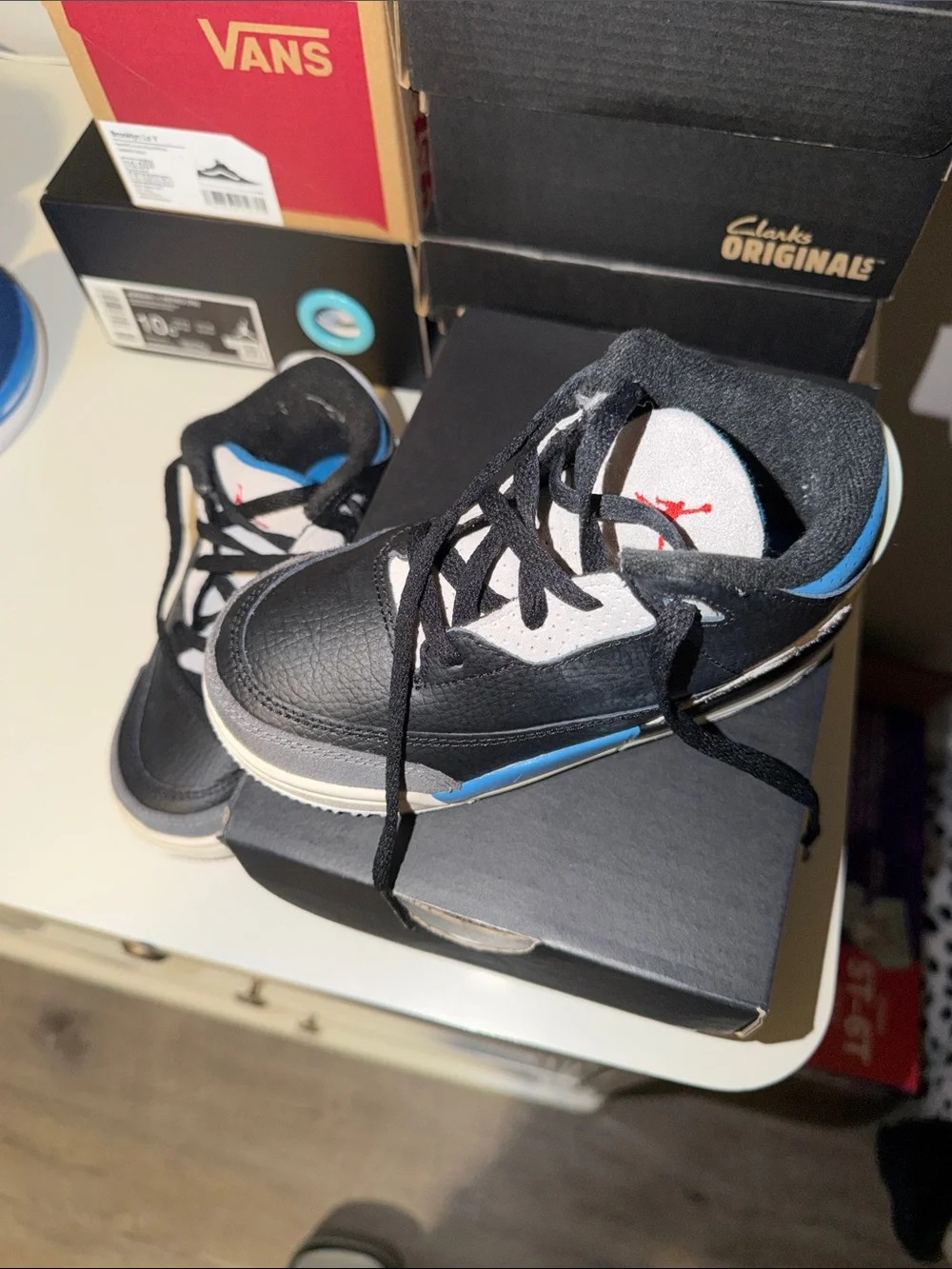 Kids Jordan 3 Retro Basketball Sneakers in Black, Gray & Blue